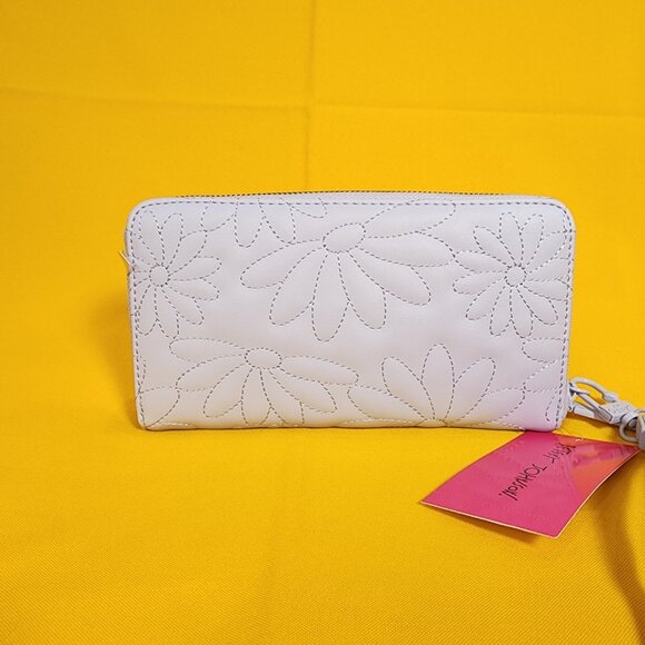Betsey Johnson Blue Quilted Daisy Flower Spring Wallet Wristlet Zip Around NEW - Picture 4 of 12
